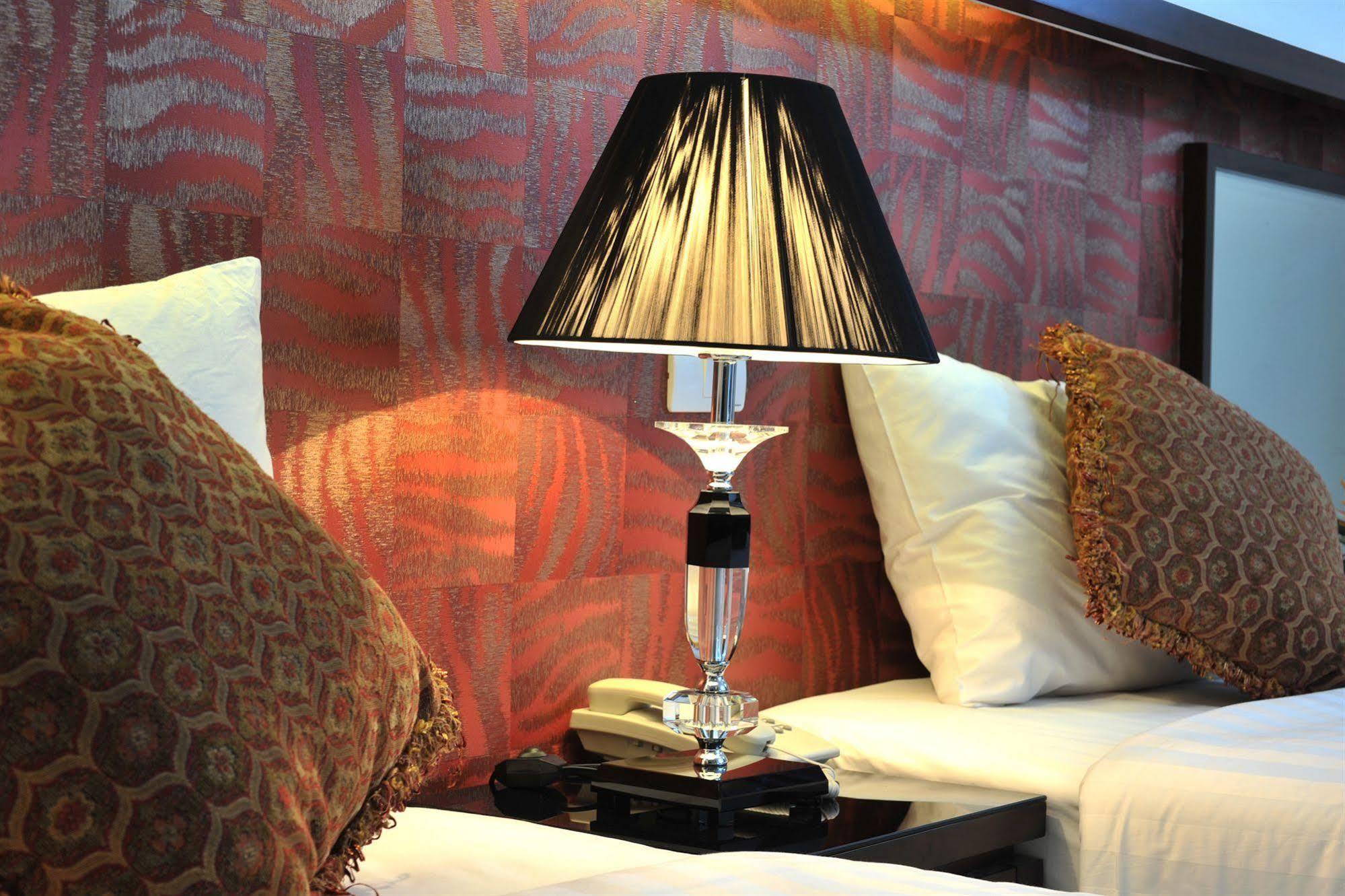 Hotel Legacy - Hang Bac 3*