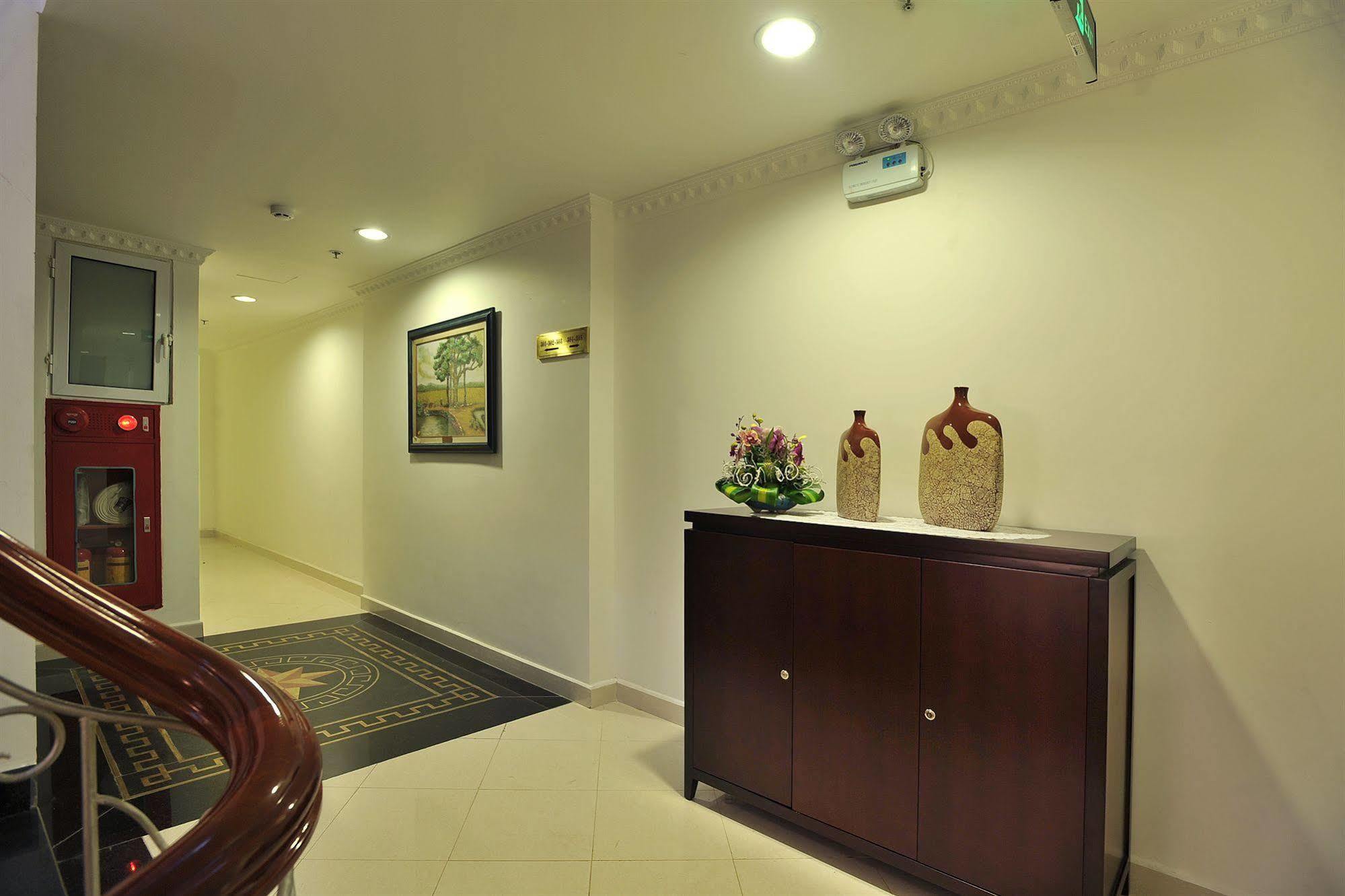 Hotel Legacy - Hang Bac