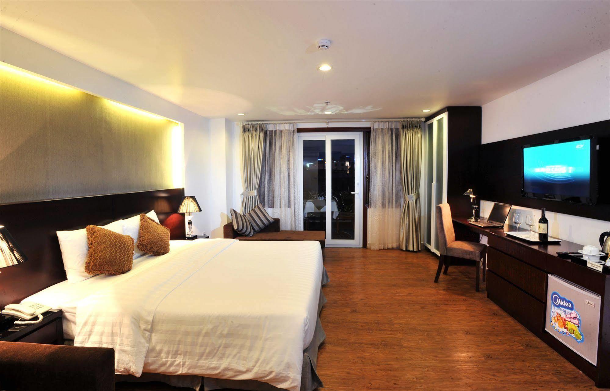 Hotel Legacy - Hang Bac